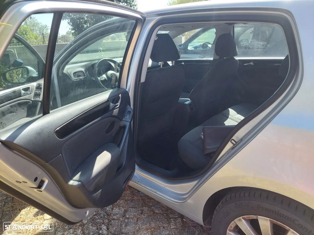 VW Golf 1.6 TDi Confortline - 6