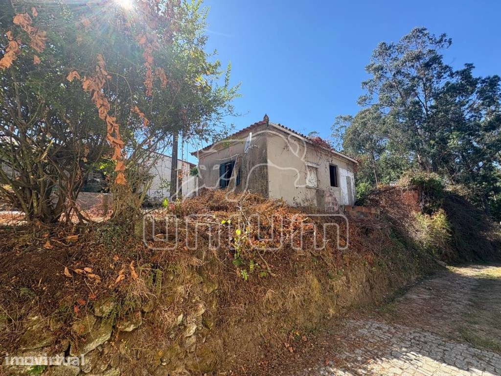 MORADIA PARA RECUPERAR COM 785 M² DE TERRENO | FRAGOSO - Grande imagem: 5/8