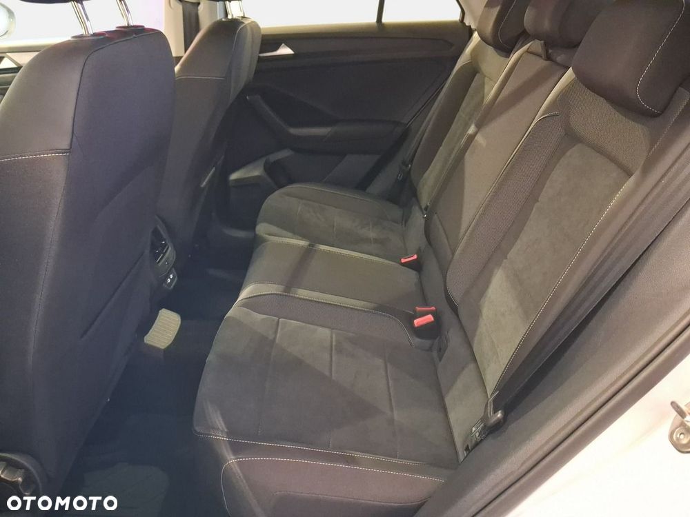 Volkswagen T-Roc - 11