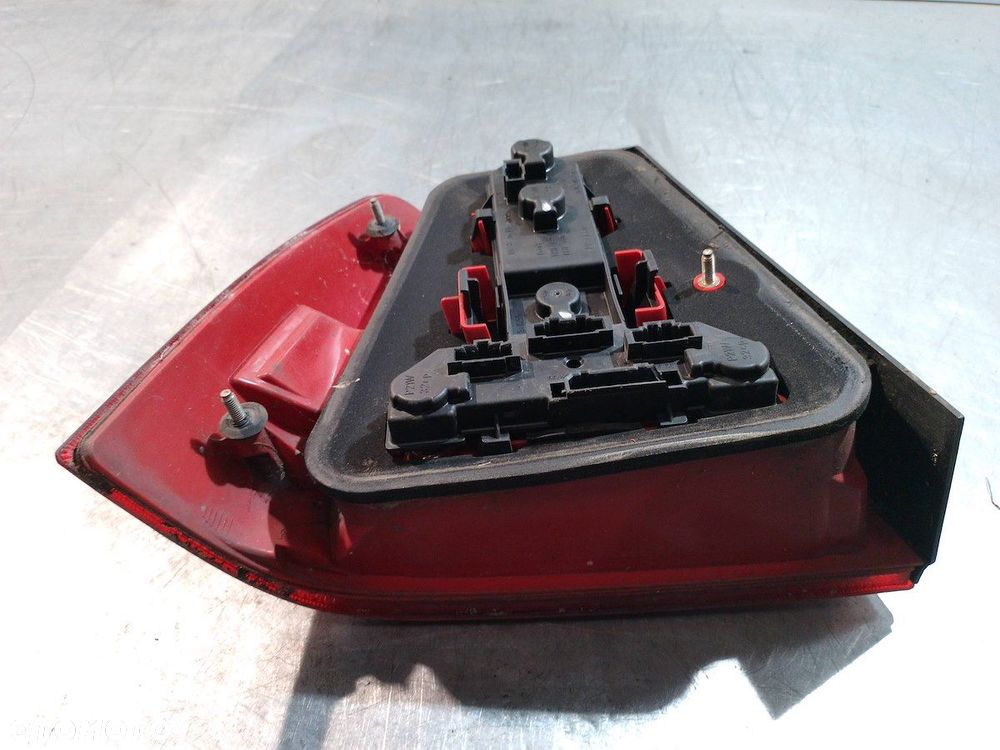 LAMPA TYLNA PRAWA VW BORA 1J5945257 SEDAN - 4