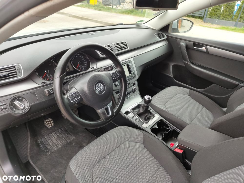 Volkswagen Passat - 8