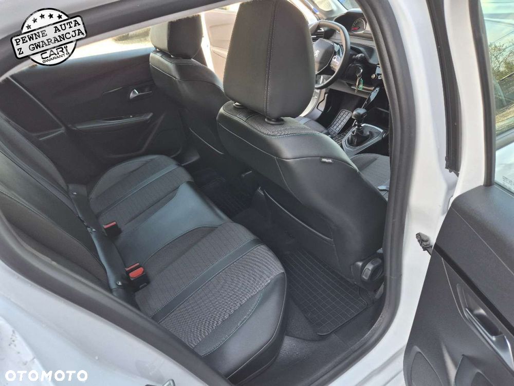 Peugeot 208 - 17