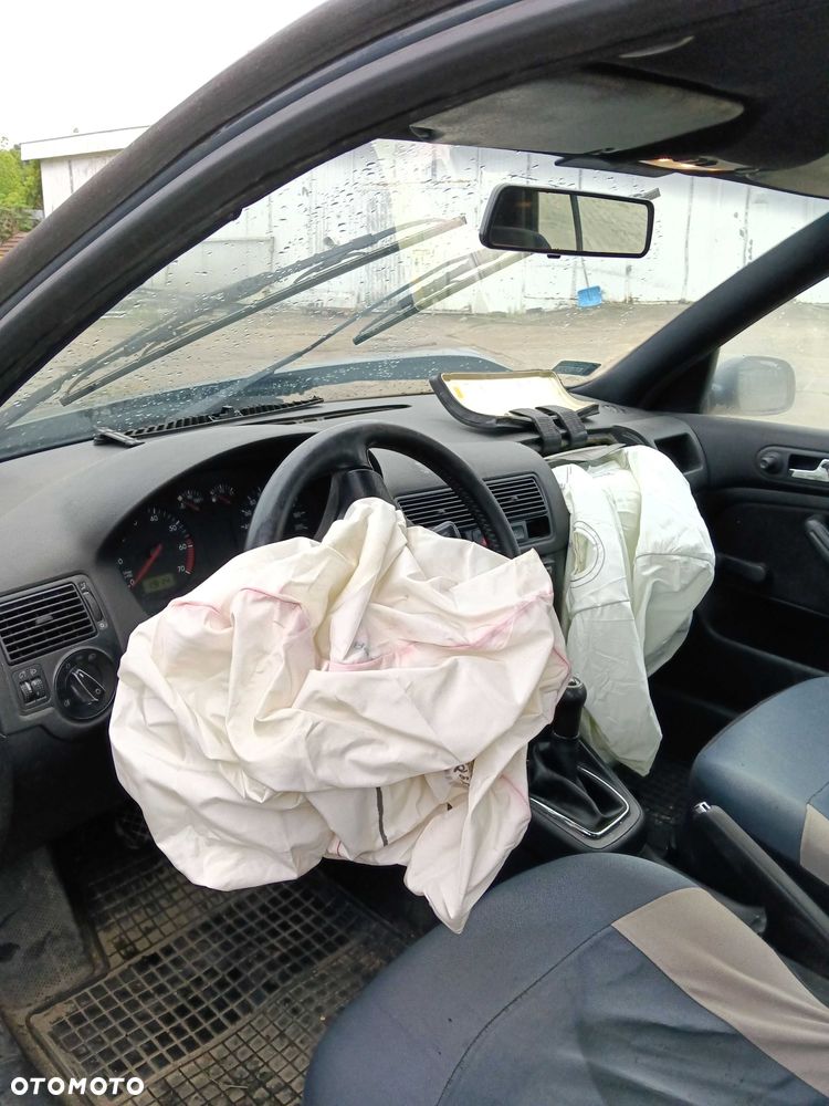 Volkswagen Golf - 1