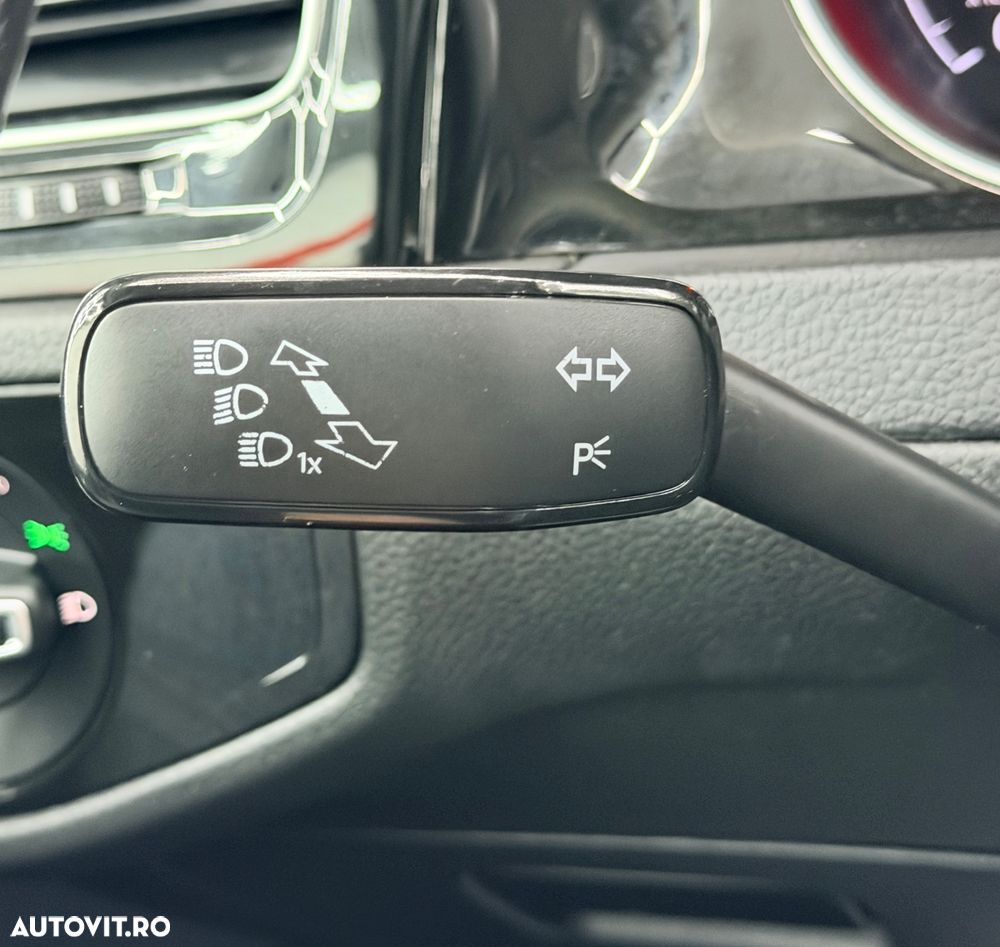 Volkswagen Golf Variant 1.6 TDI DSG Join - 26