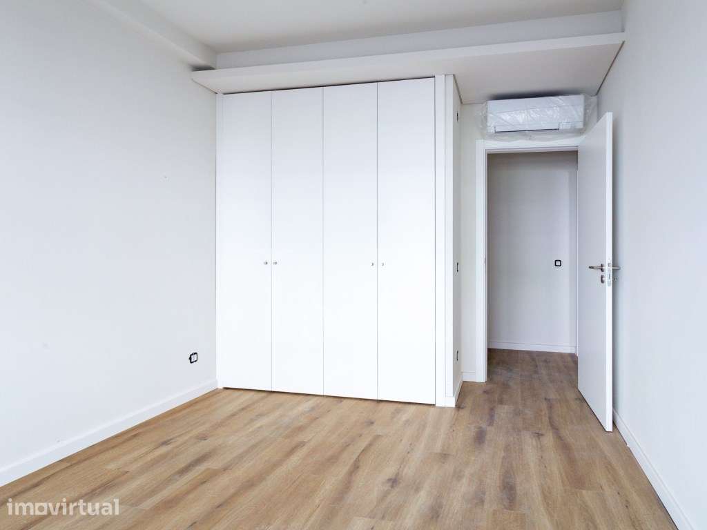 Apartamento T2 com varanda e estacionamento em Cacilhas, Almada - Grande imagem: 4/24