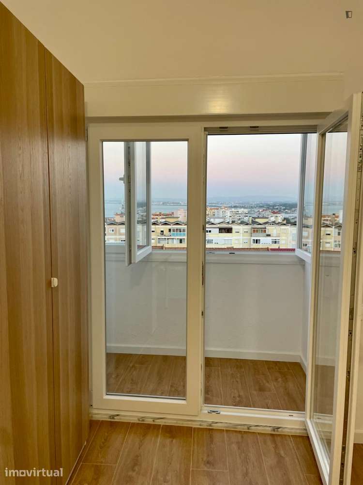 Quarto - localizado em Almada Lisbon - Grande imagem: 3/15