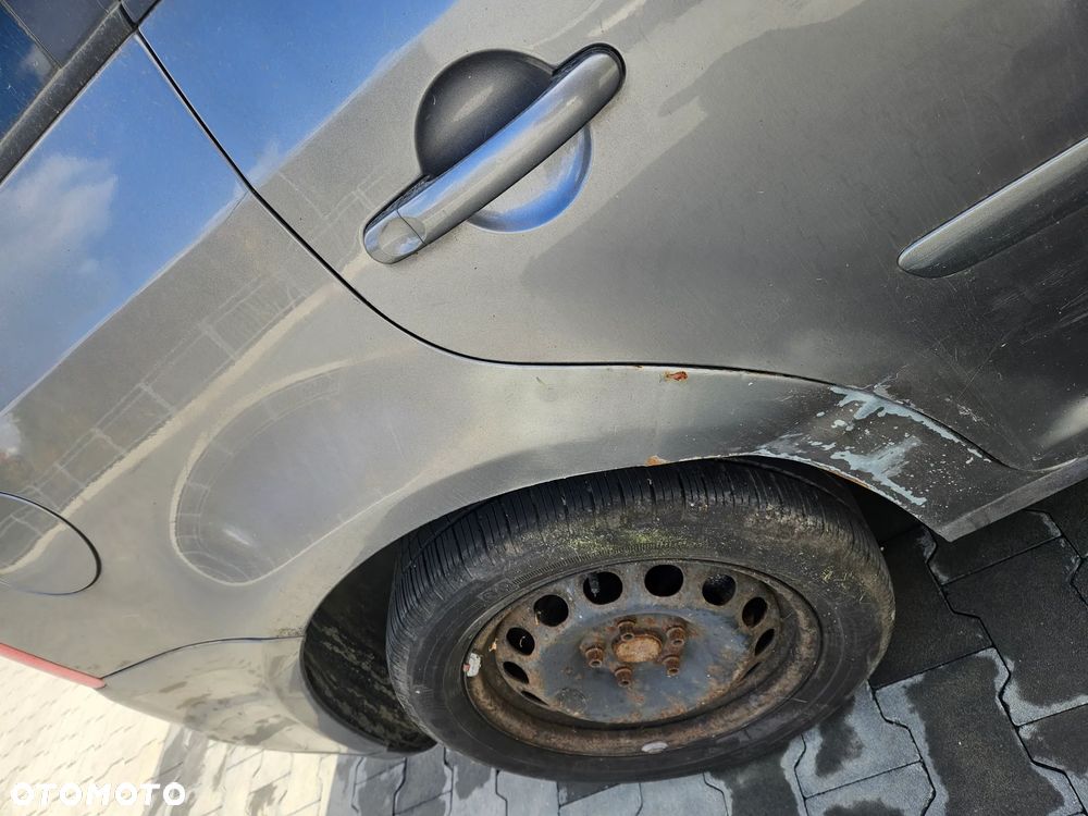 Volkswagen Touran - 13