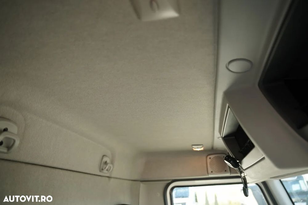 Renault / D 280 / CAMION FRIGORIFIC - 6,7 M / THERMO KING ES-600 MAX / 500 ORE DE FUNCȚIONARE MOTOR / + PLATFORMĂ HIDRAULICĂ PALFINGER - 2.000 KG / UTILIZARE REDUSĂ / - 33