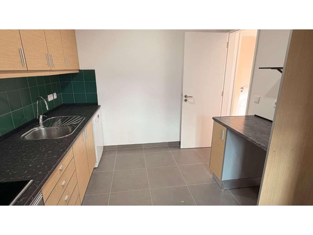 T2 remodelado e semiequipado em Almada -Centro - Grande imagem: 5/20