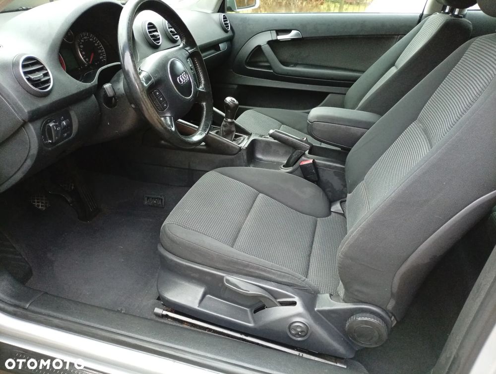 Audi A3 3-drzwiowe 1.6 Ambition - 10