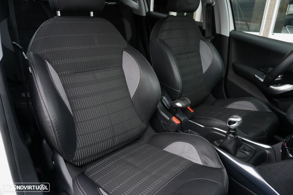 Peugeot 2008 1.6 e-HDi Allure - 21
