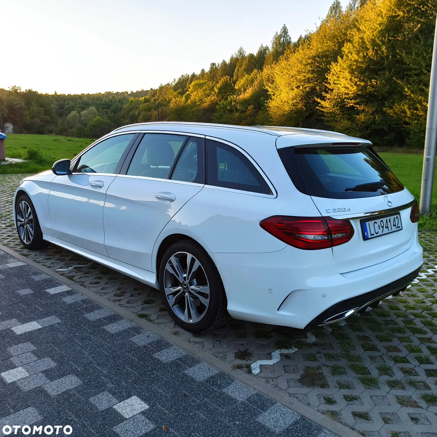 Mercedes-Benz Klasa C 220 d 4Matic T 9G-TRONIC AMG Line - 14