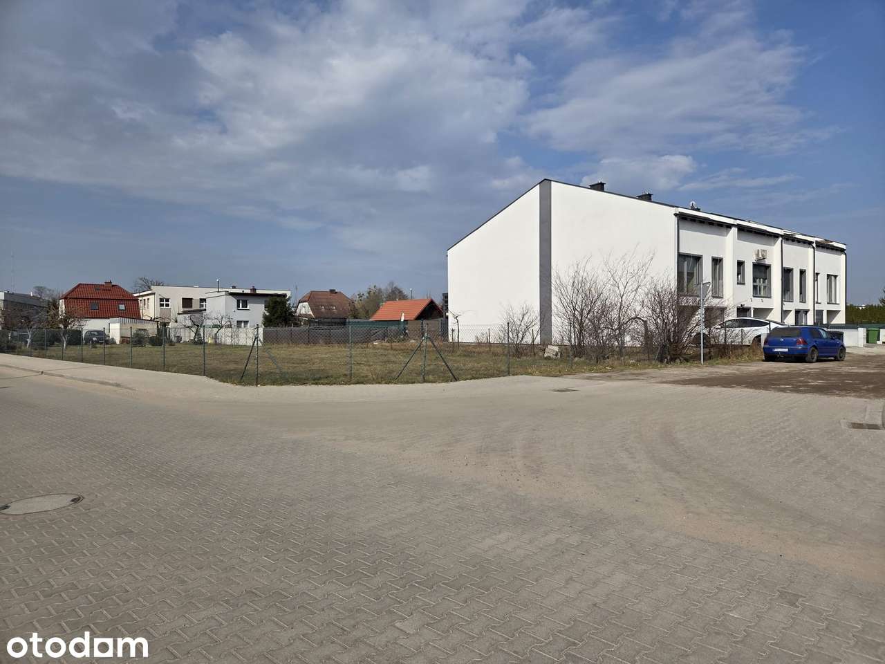 Okazja! Duży szeregowiec z garażem w centrum 5800m2.