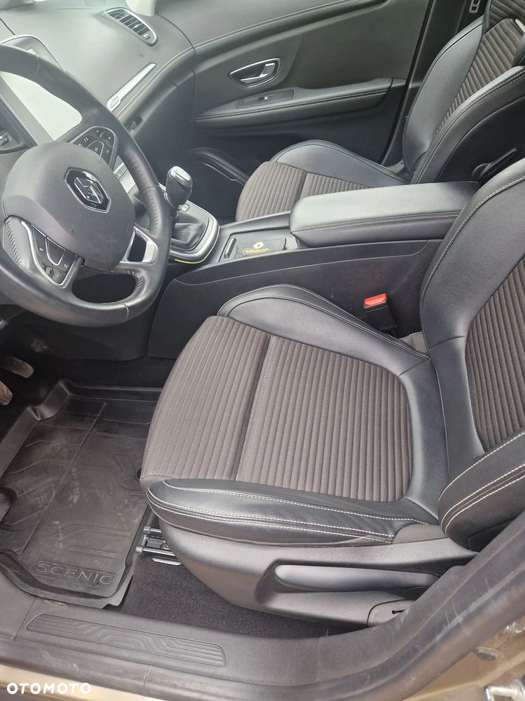 Renault Scenic 1.3 TCe FAP Intens - 9