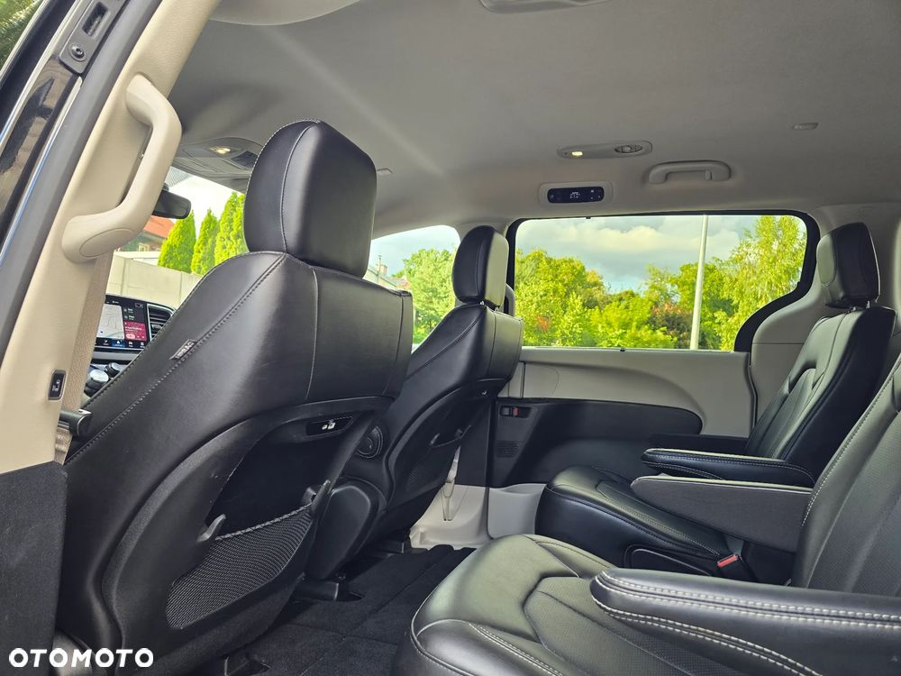 Chrysler Pacifica - 29