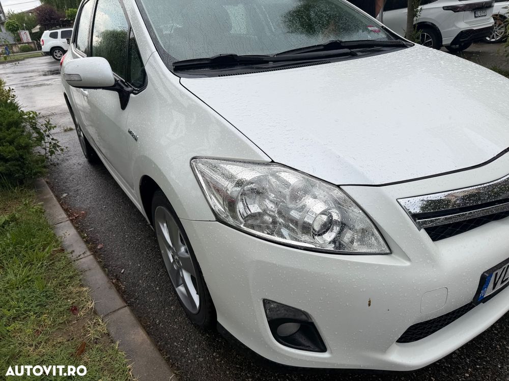 Toyota Auris 1.8 L VVT-i Luna - 1