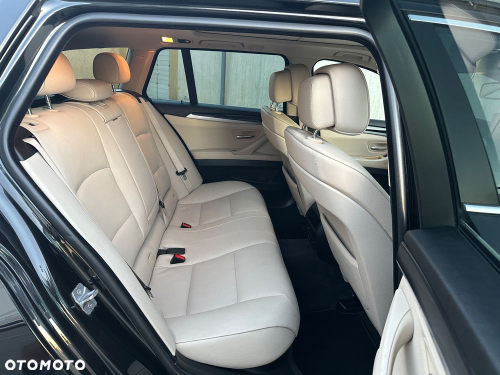 BMW Seria 5 525d Sport-Aut Modern Line - 23