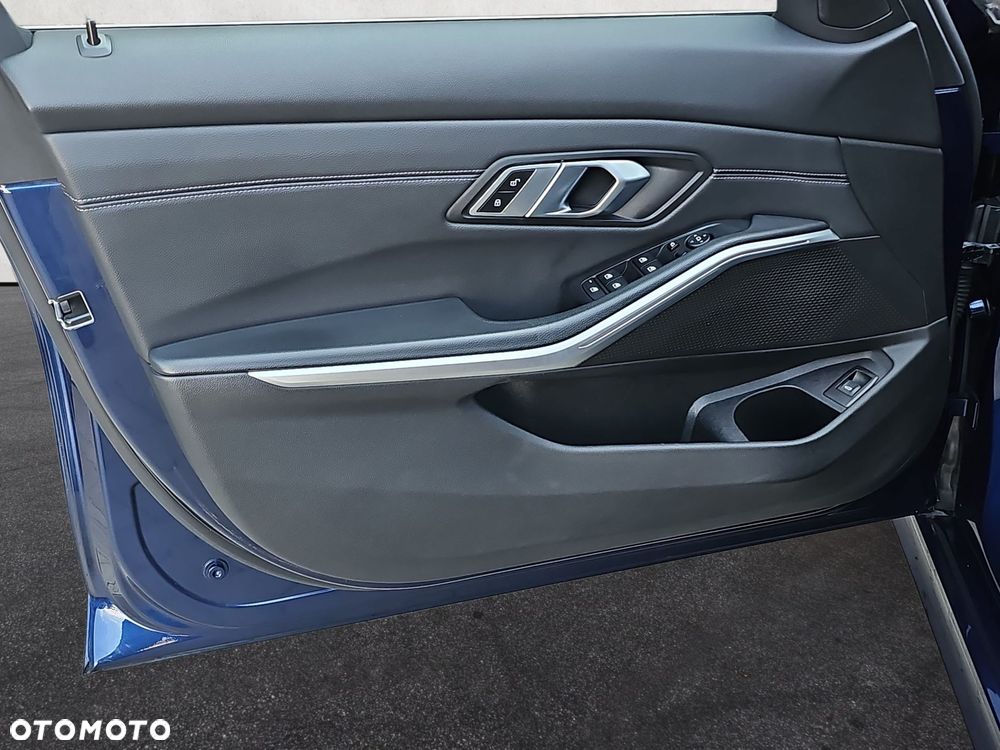 BMW Seria 3 320d Luxury Line - 16