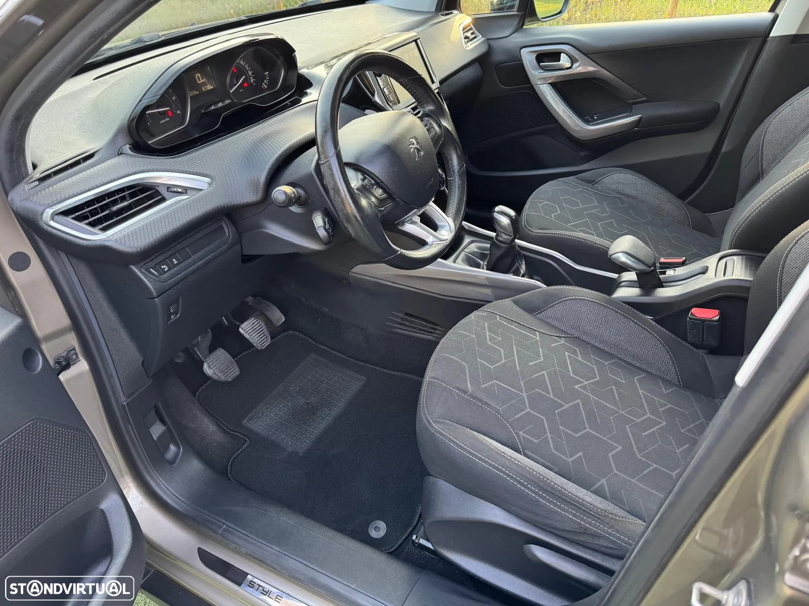 Peugeot 2008 1.6 BlueHDi Style - 4