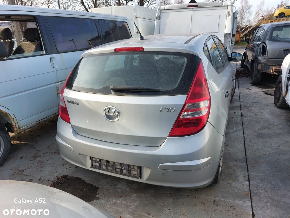 Maska HYUNDAI i30 1,4B 09R. lampy,drzwi,klapa...... - 3