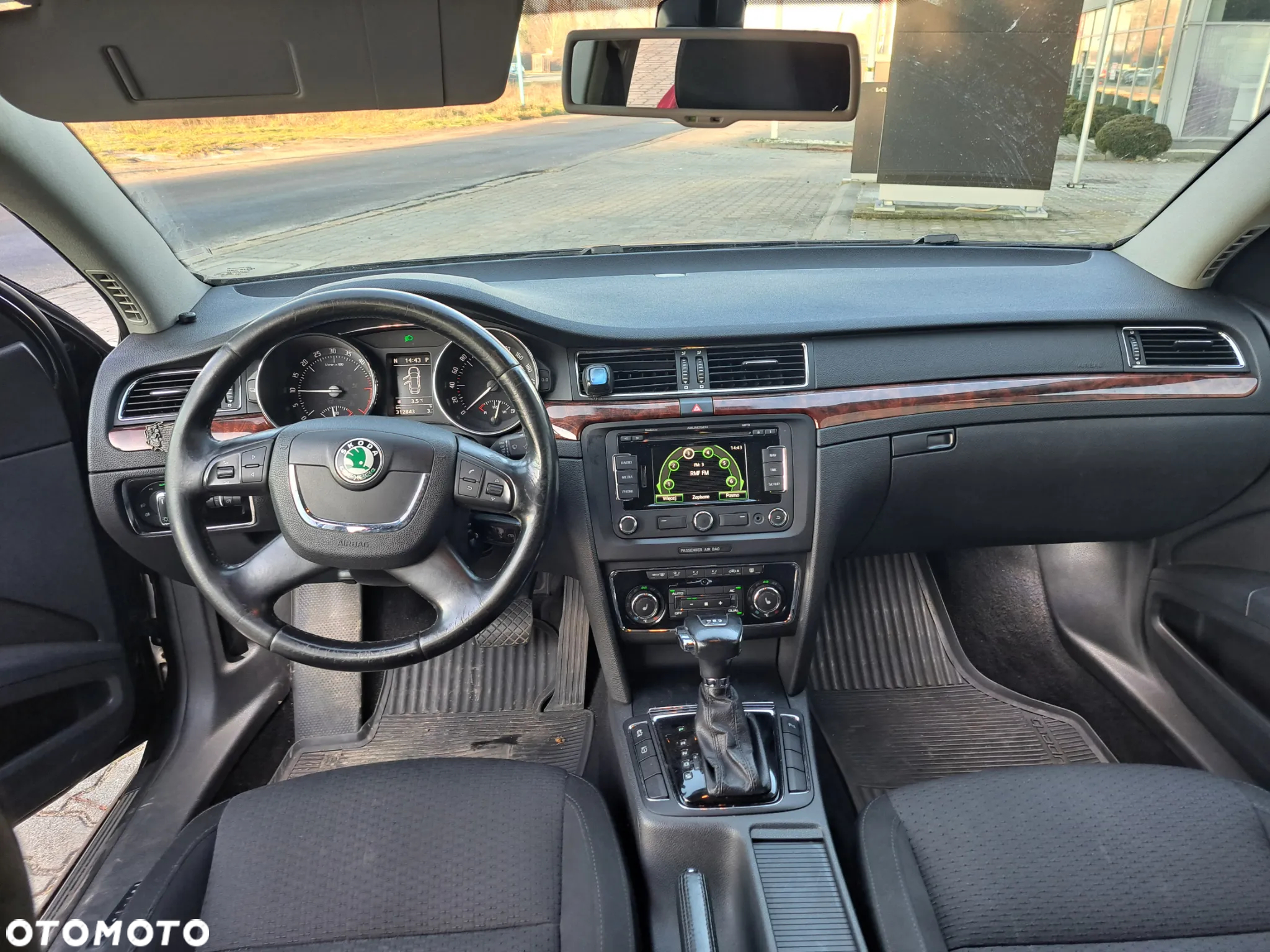 Skoda Superb 2.0 TDI Comfort DSG - 6