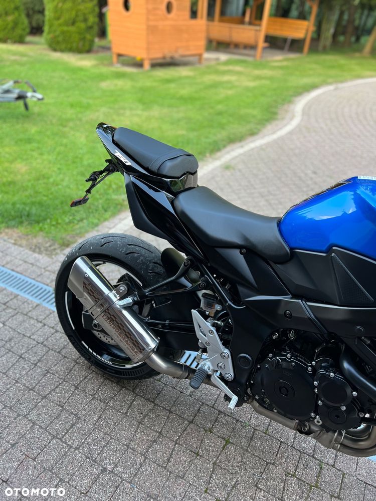 Suzuki GSR - 23
