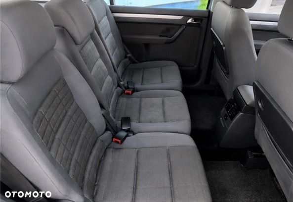 Volkswagen Touran 2.0 TDI Highline - 25