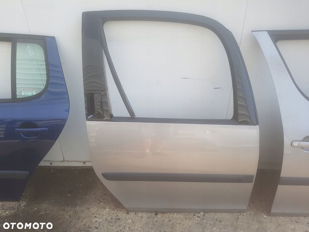 SKODA ROOMSTER 06-15r DRZWI PRAWE TYŁ TYLNA