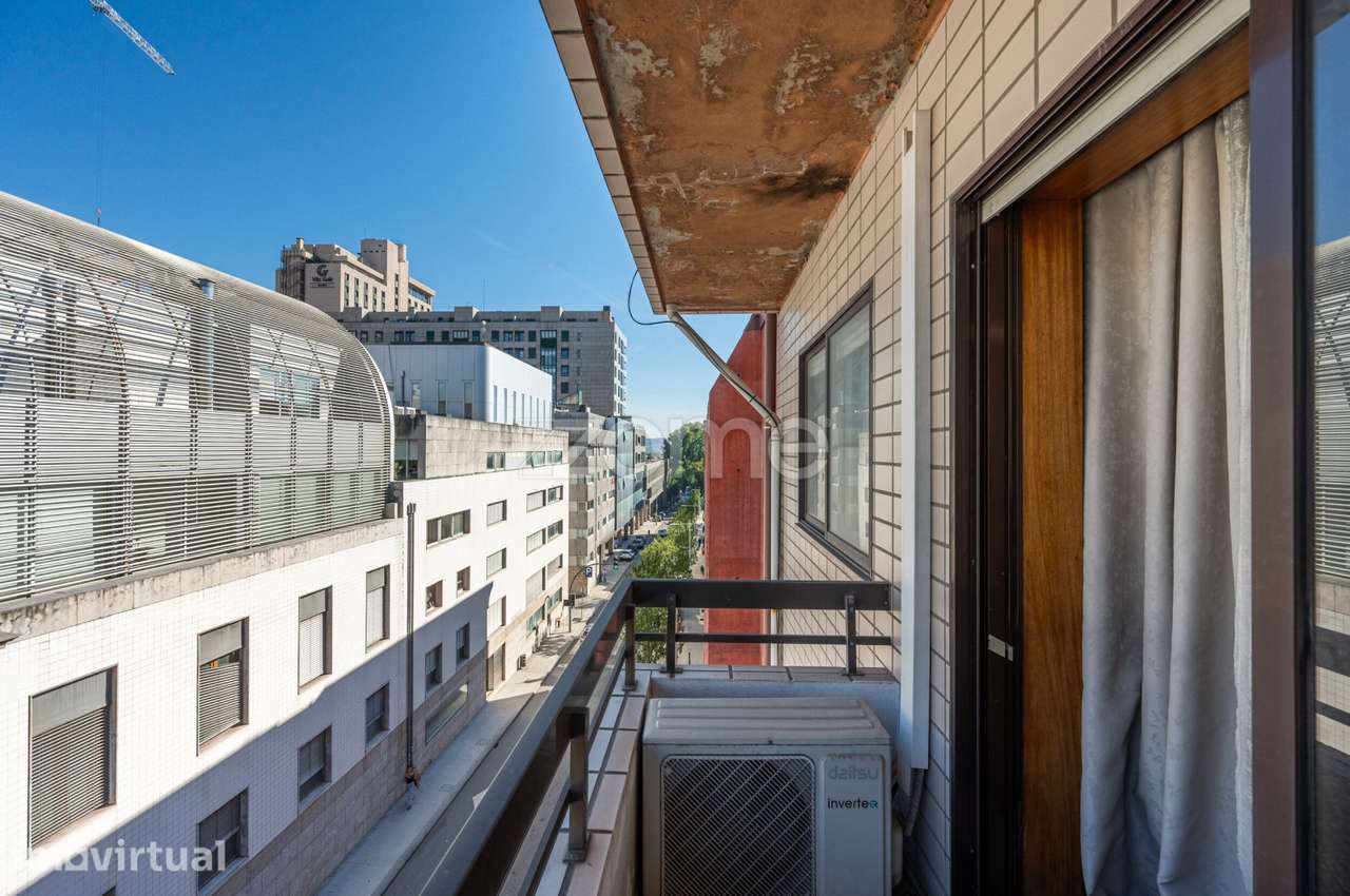 Apartamento T3 Duplex | Santos Pousada | 2 Lugares de Garagem - Grande imagem: 5/32