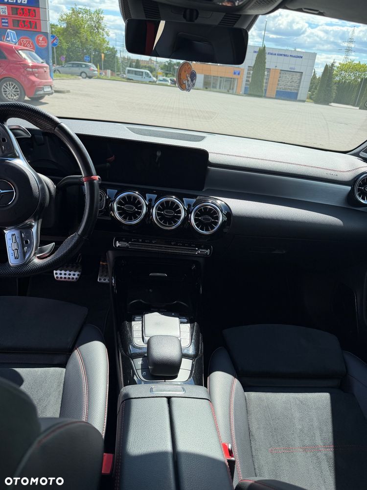 Mercedes-Benz CLA - 24