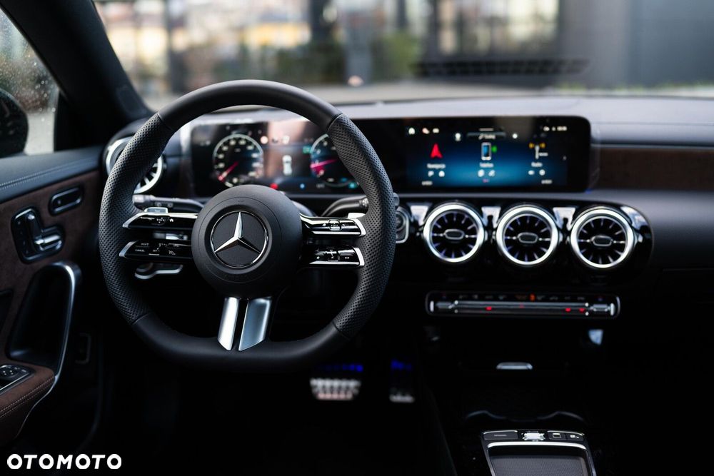 Mercedes-Benz CLA - 33
