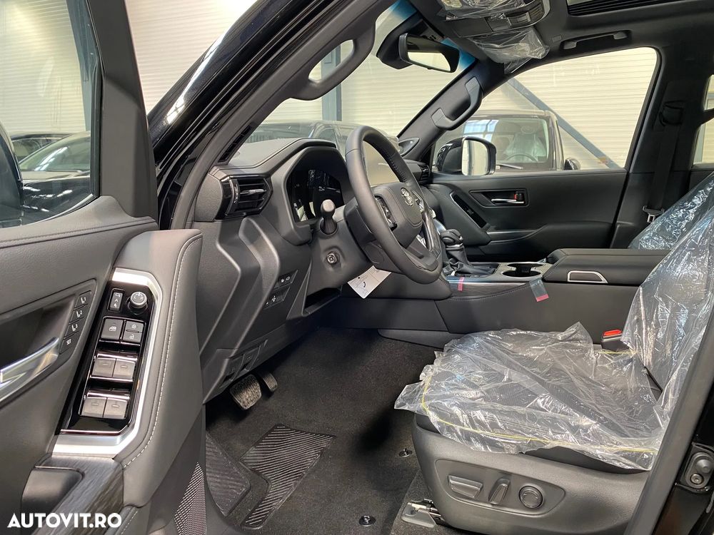 Toyota Land Cruiser 300 - 11