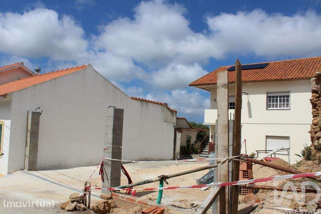 Moradia isolada T2 em Alcobaça e Vestiaria de 228 m2 - Grande imagem: 2/30