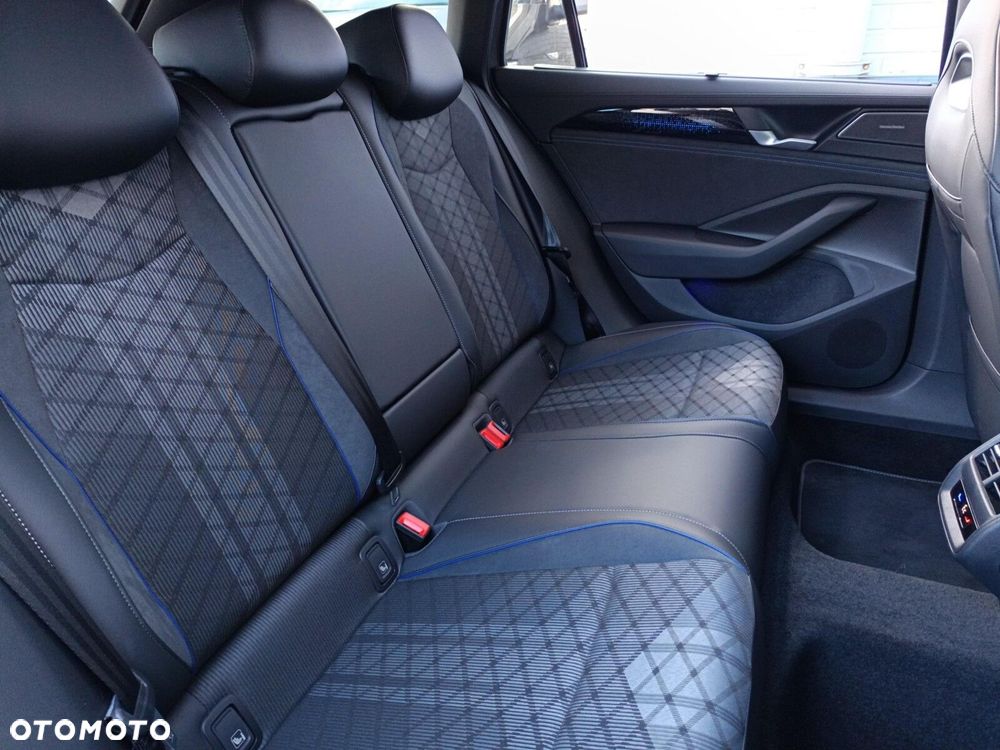 Volkswagen Passat - 11