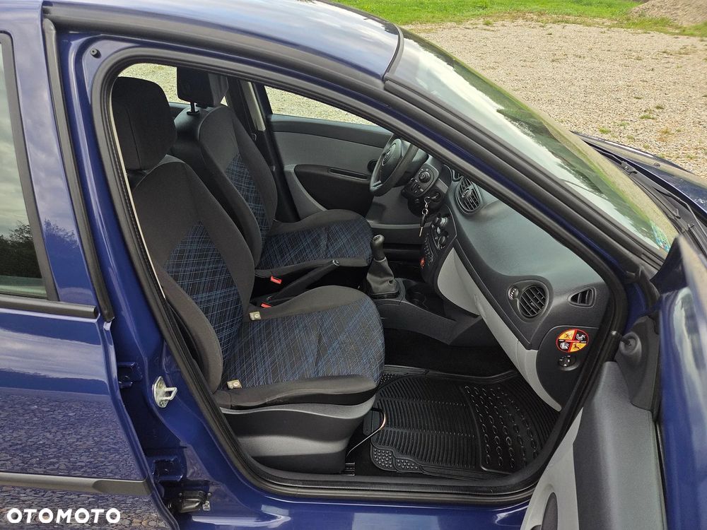 Renault Clio 1.2 16V Authentique - 10