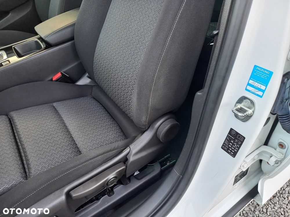 Opel Insignia 2.0 CDTI automatik Business Edition - 32