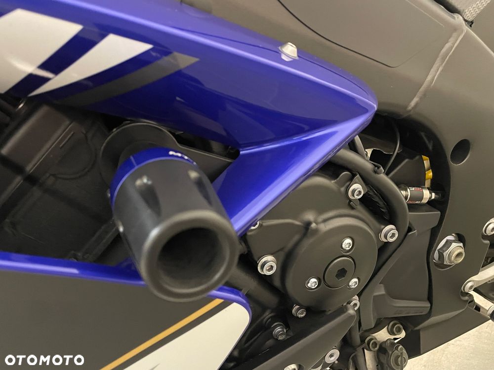 Yamaha R1 - 15
