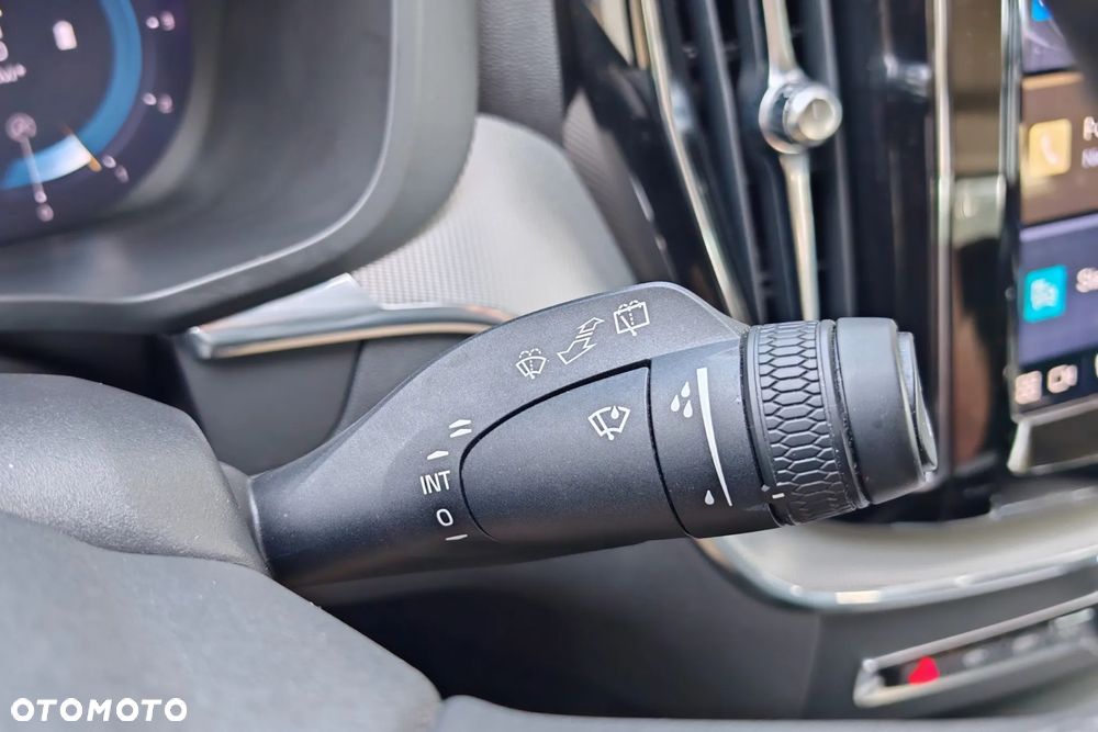 Volvo XC 60 B4 D AWD Plus Dark - 25