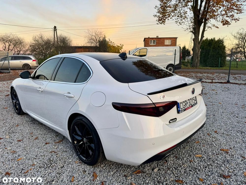 Alfa Romeo Giulia 2.0 Turbo 16V AT8 6C Villa dEste - 5