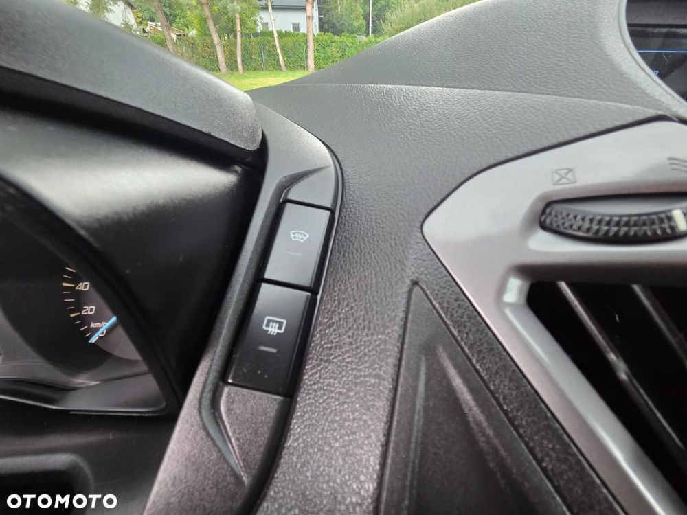 Ford Tourneo Custom - 22