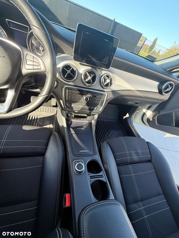Mercedes-Benz GLA - 17