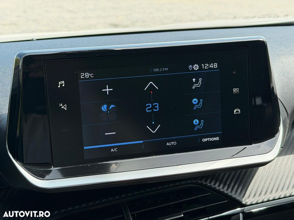 Peugeot 2008 1.2 L PureTech STT Allure - 25