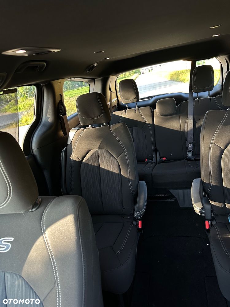 Chrysler Pacifica - 21