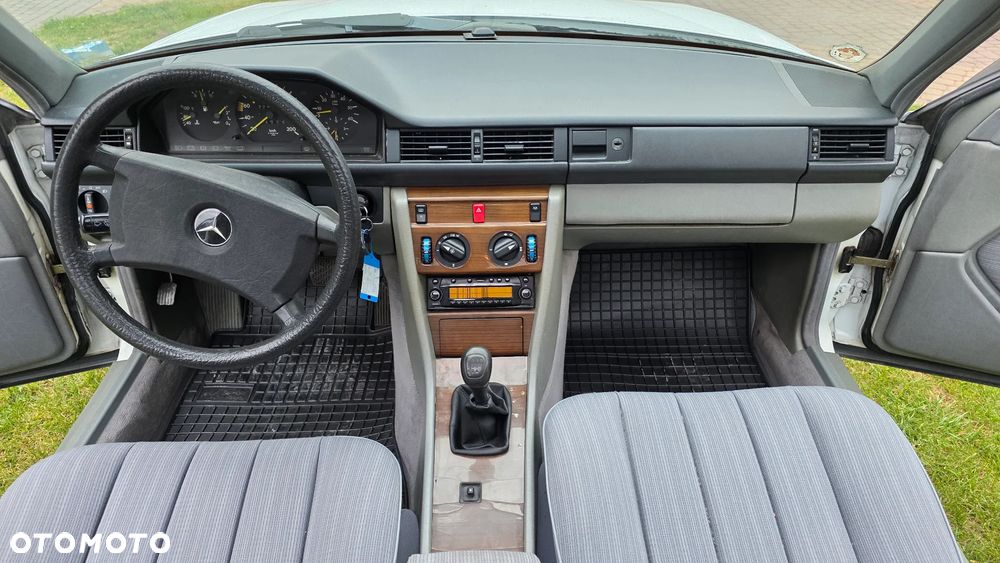 Mercedes-Benz W124 (1984-1993) - 23