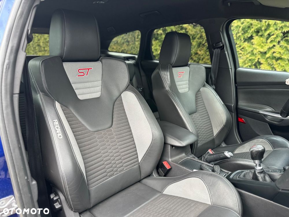Ford Focus 2.0 EcoBoost ST mit Leder-Sport-Paket - 16