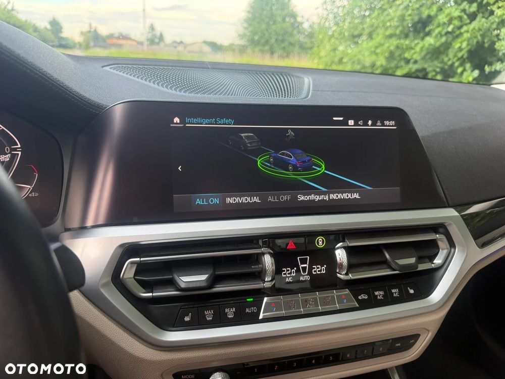 BMW Seria 3 320i Luxury Line - 14