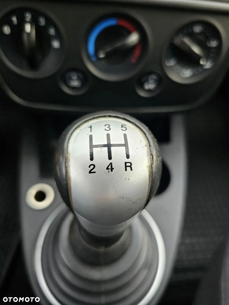 Ford Fiesta 1.4 Ambiente - 19