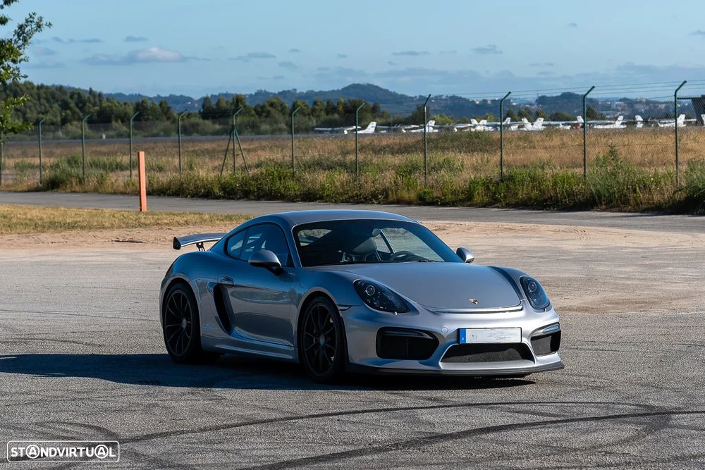 Porsche Cayman GT4 - 1