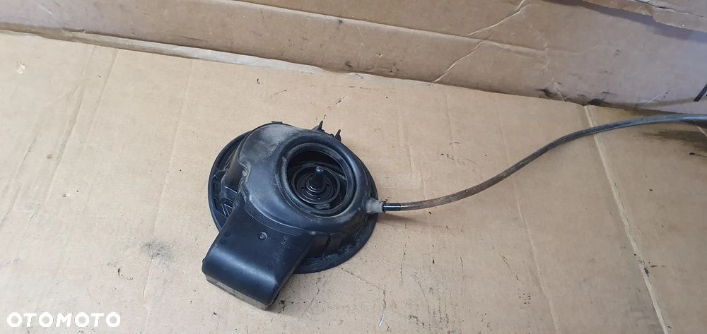 Klapka wlewu paliwa VW Passat B6 LC5E 3C9809857 3C0010650R - 6