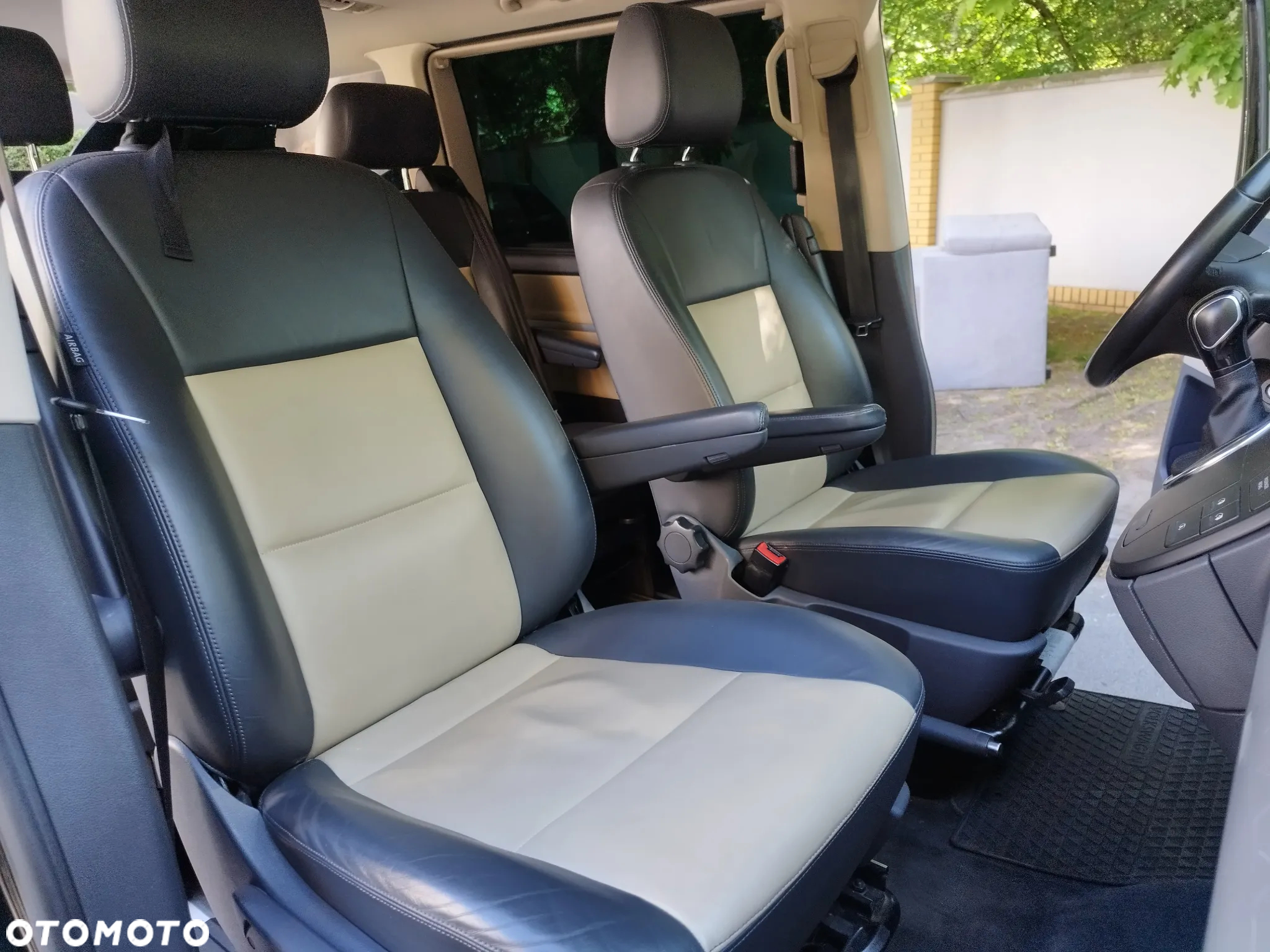 Volkswagen Multivan - 16